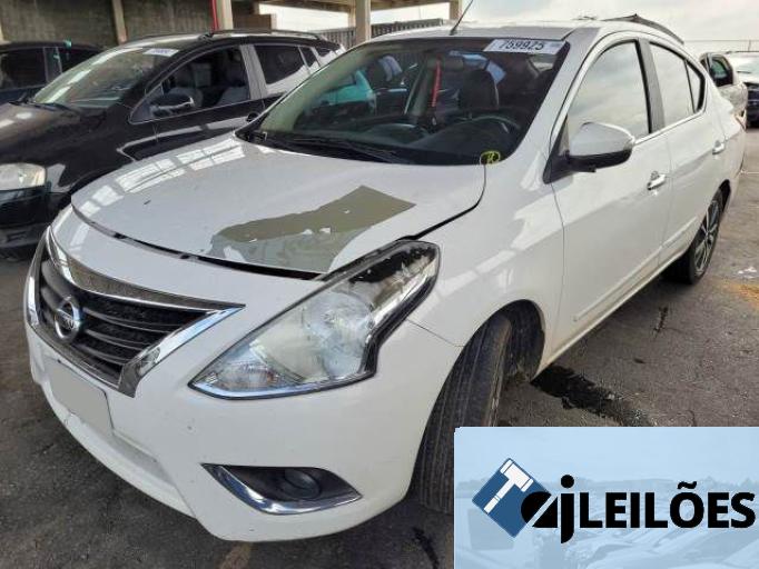 NISSAN VERSA 18/18