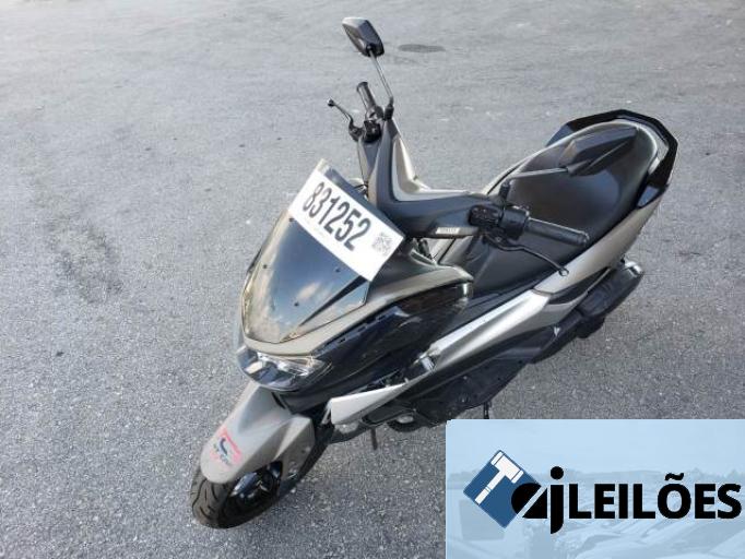YAMAHA NMAX 18/18