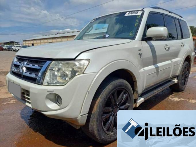 MITSUBISHI PAJERO FULL 12/13